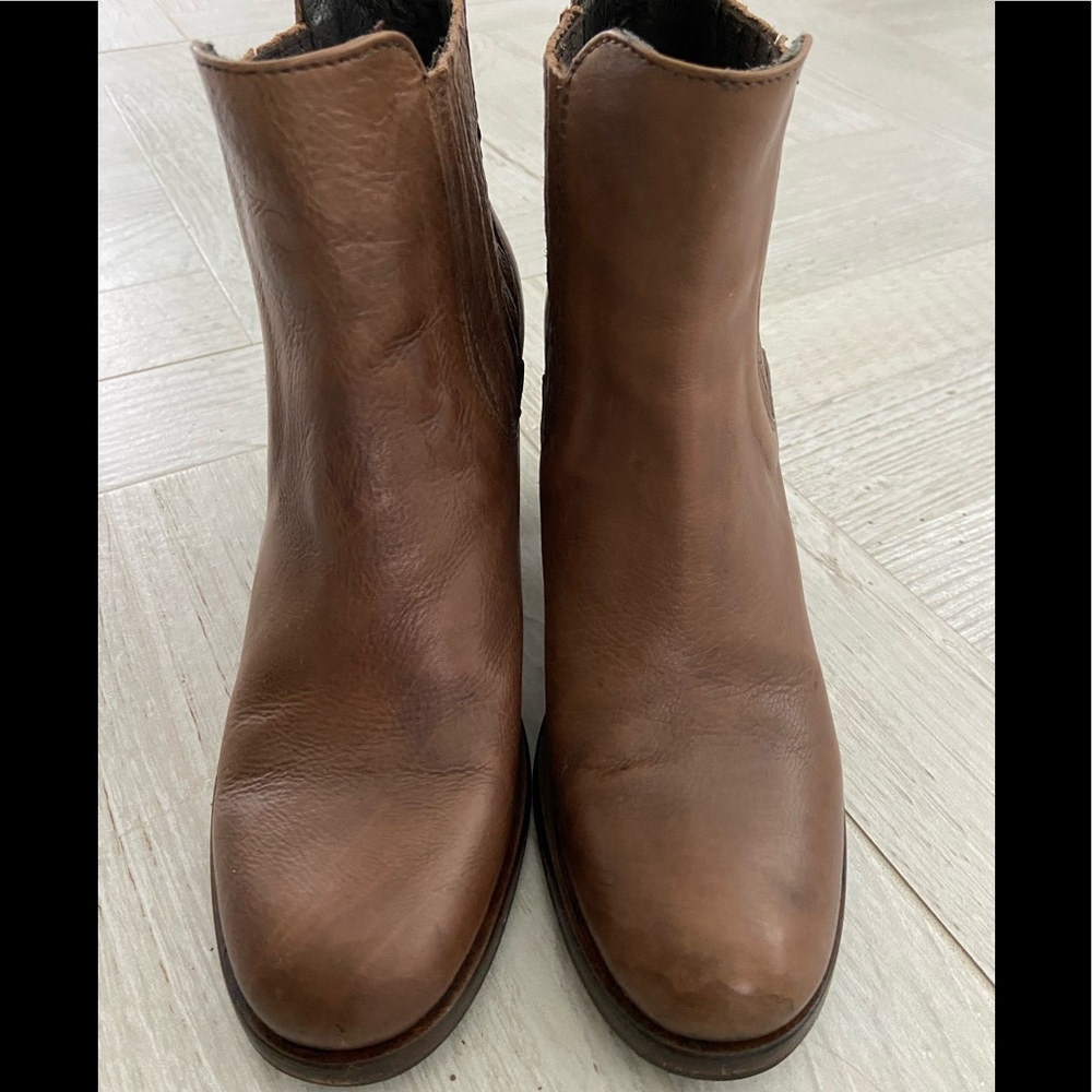 BOEMOS BROWN LEATHER HEELED BOOTS SIZE 37